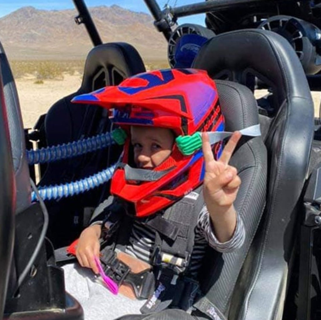 Helmet Hands - The child helmet restraint device